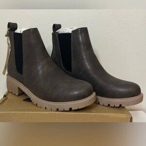 NIB SEVEN 7 FOOTWEAR BILLIE CHELSEA BOOT IN COLOR BRONZE SIZE 6